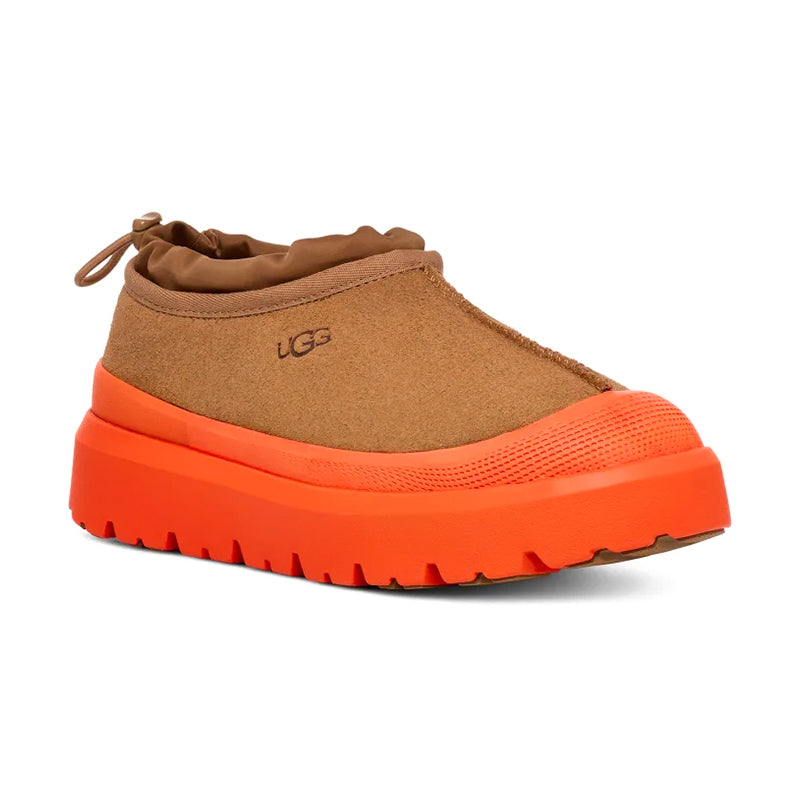 Angled side view of UGG Men's Tasman Weather Hybrid shoe in Chestnut/ Orange.