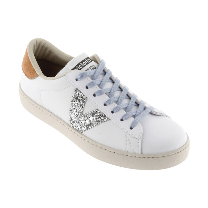 Angled side view of Victoria Women's Berlin sneaker in teja.