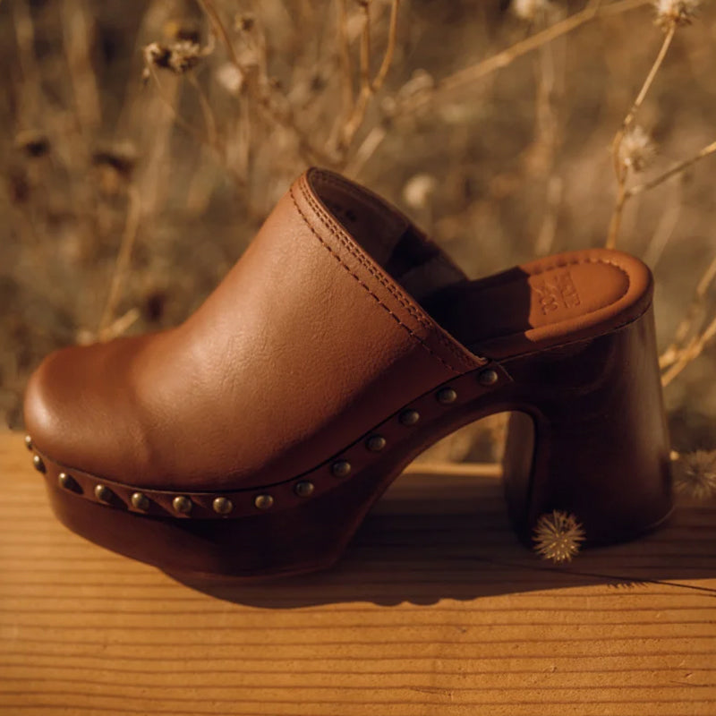 Women's Wylie Clog Walnut