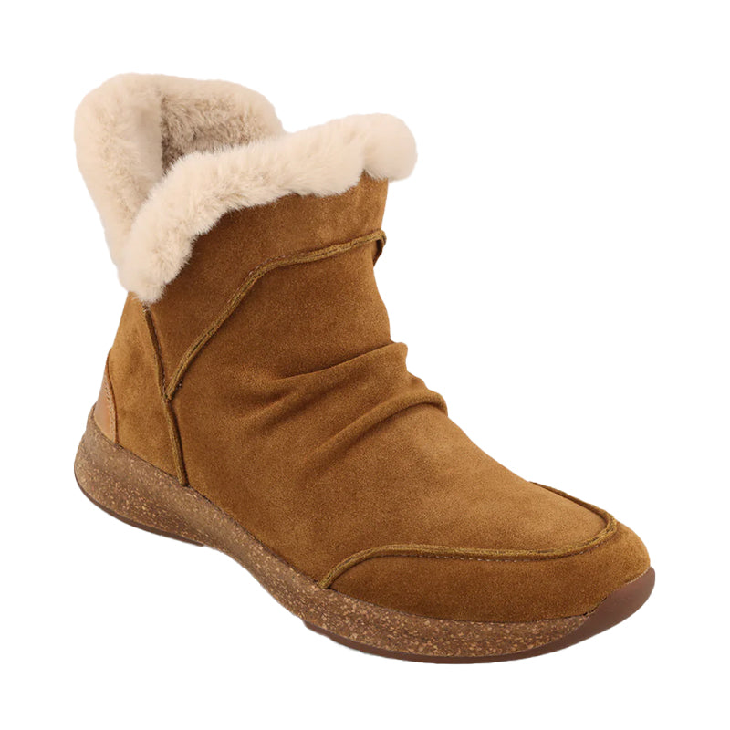 Angled view of Taos Women's Future Mid boot in Chestnut.