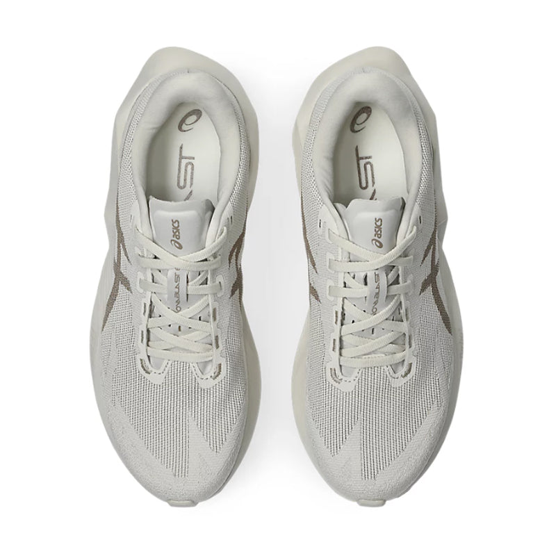 Shop Men's Novablast 6 Soft Oat/Greige | Men's Performance Shoes