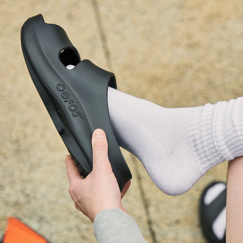 Women's OOyea Slide Black – Tradehome Shoes