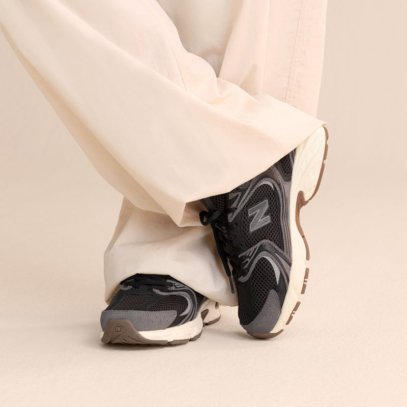 Women's 530 Black/Castlerock